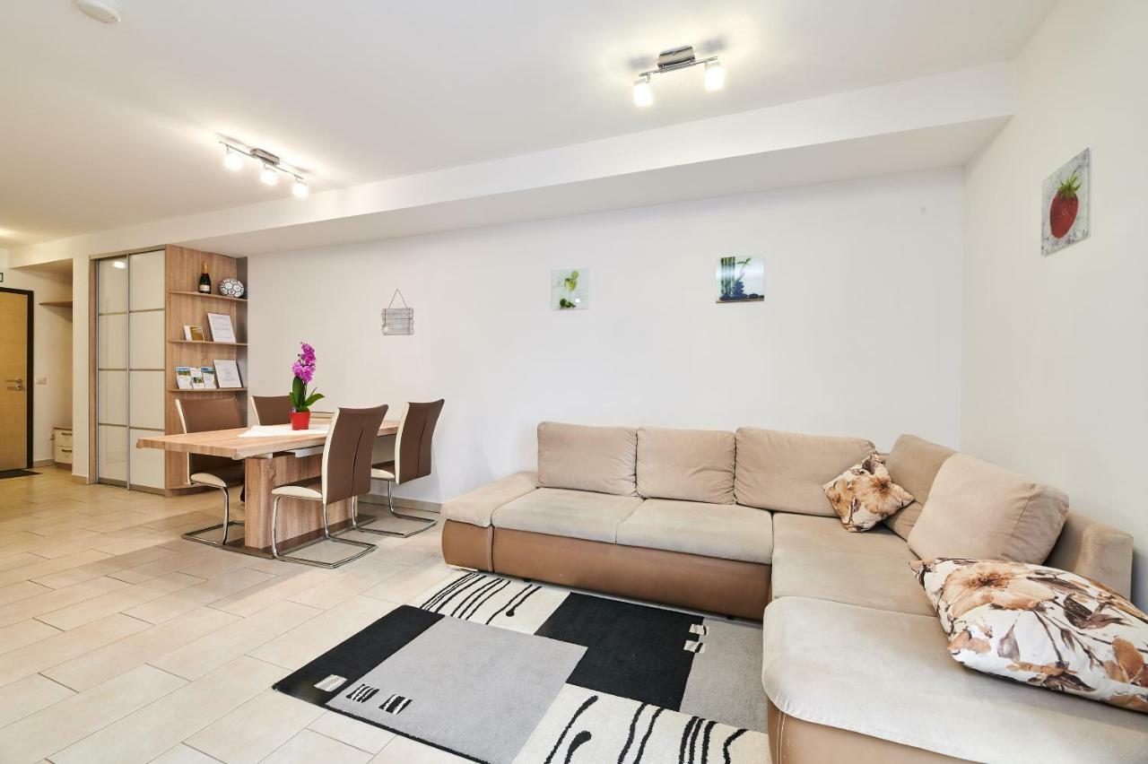 Apartman Leon Umag Buitenkant foto