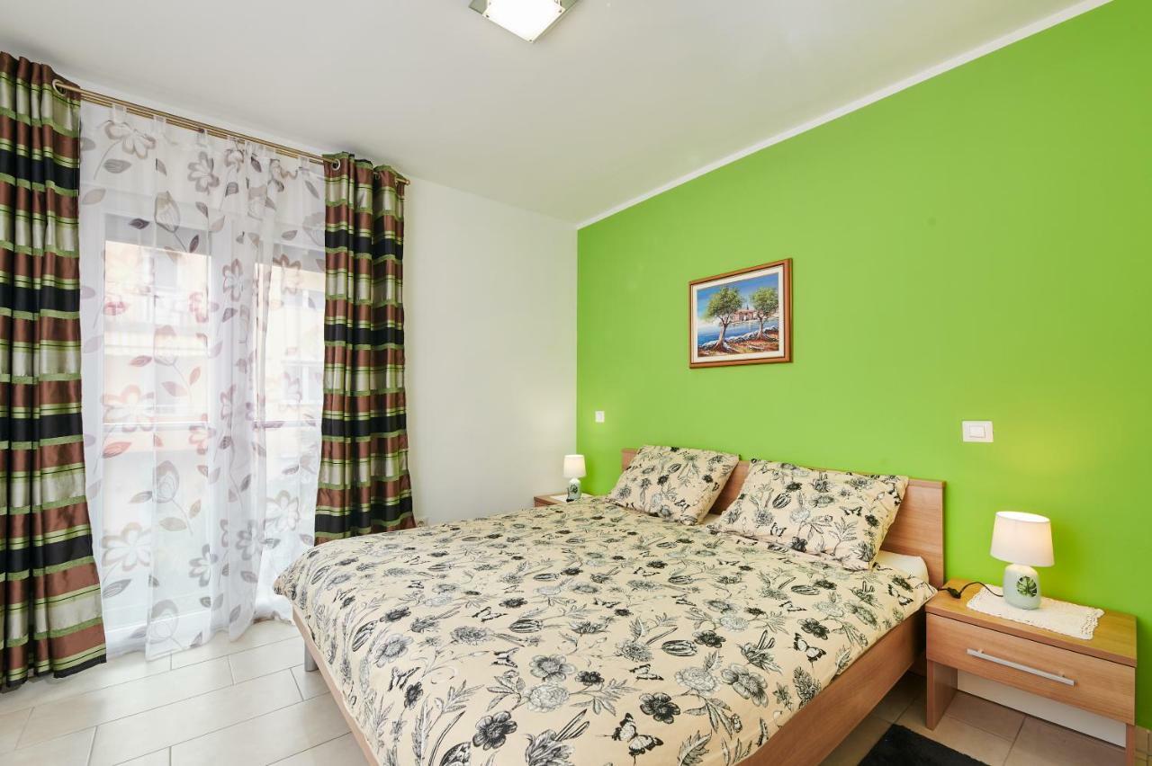 Apartman Leon Umag Buitenkant foto