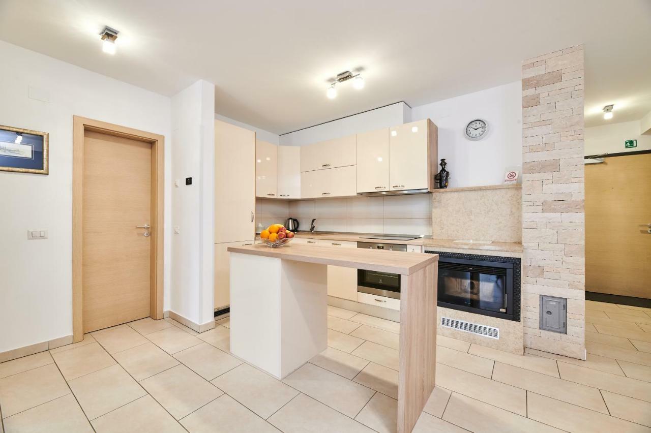 Apartman Leon Umag Buitenkant foto