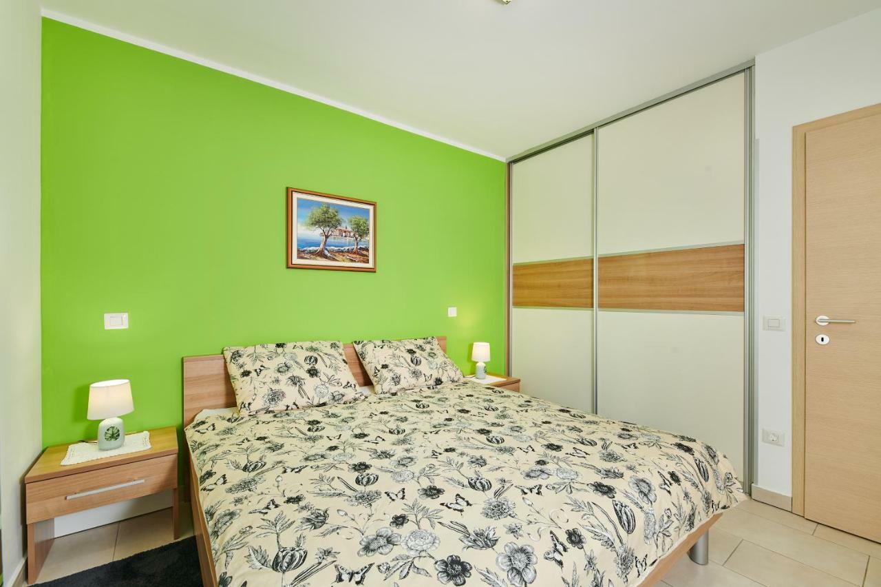 Apartman Leon Umag Buitenkant foto