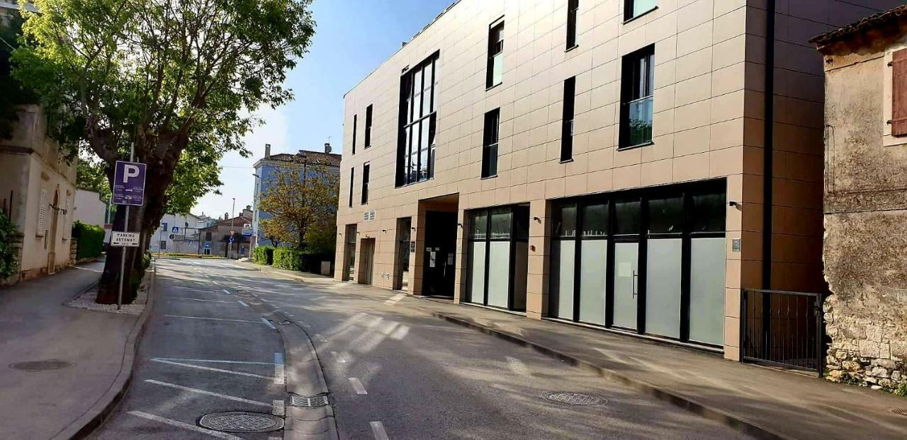Apartman Leon Umag Buitenkant foto